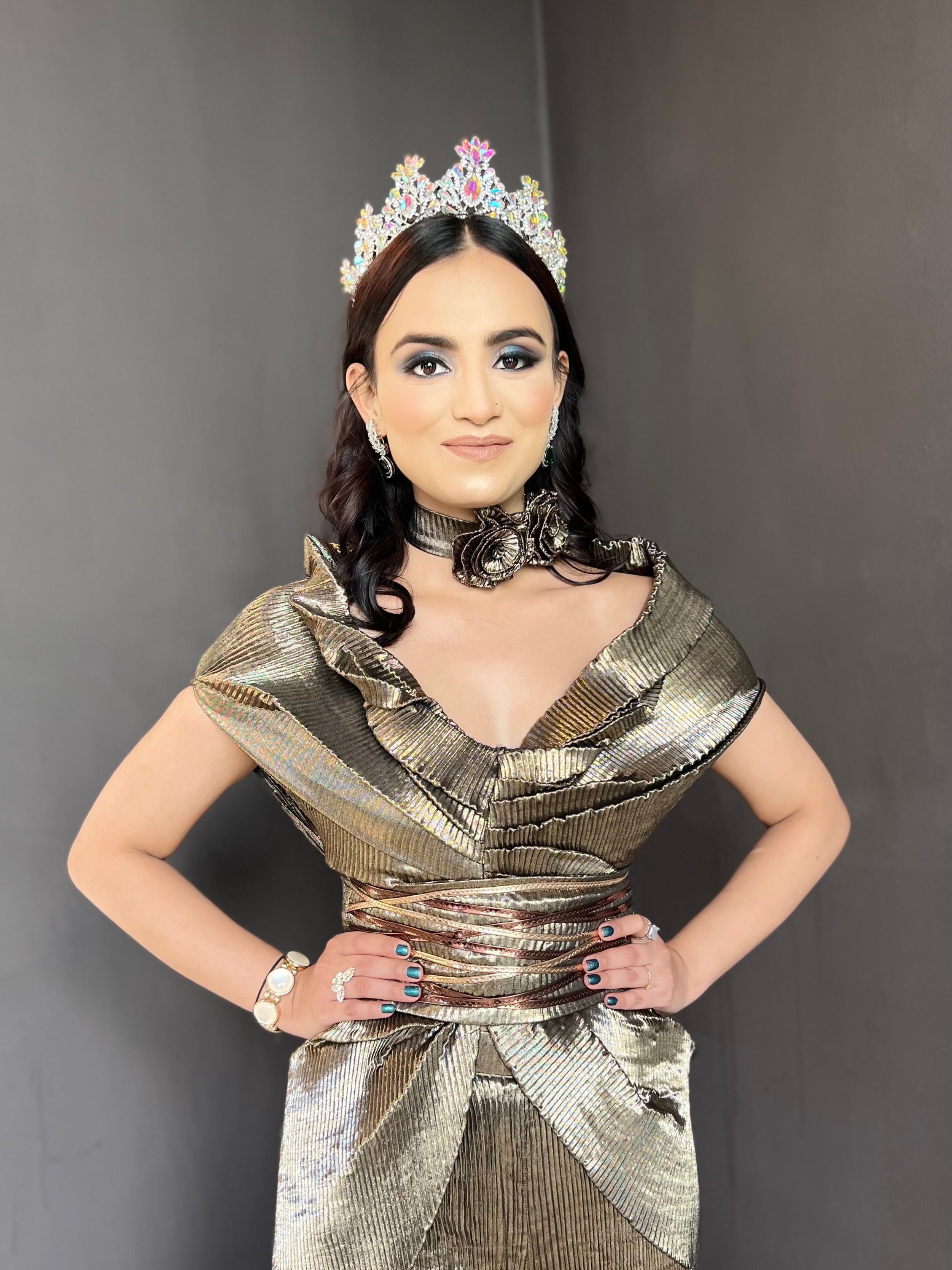 Cosmo floral choker in antique gold