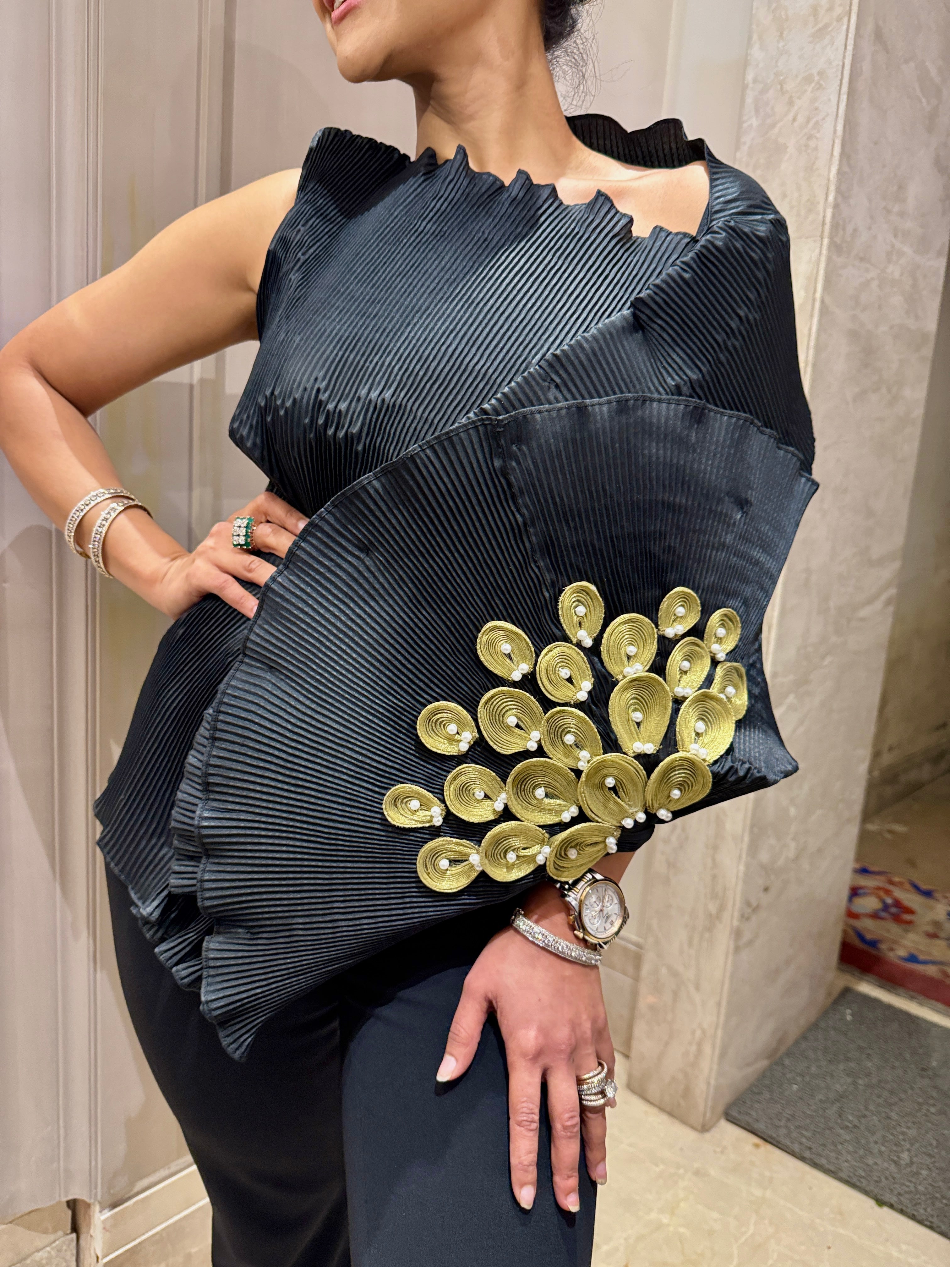 Black lunar bloom top