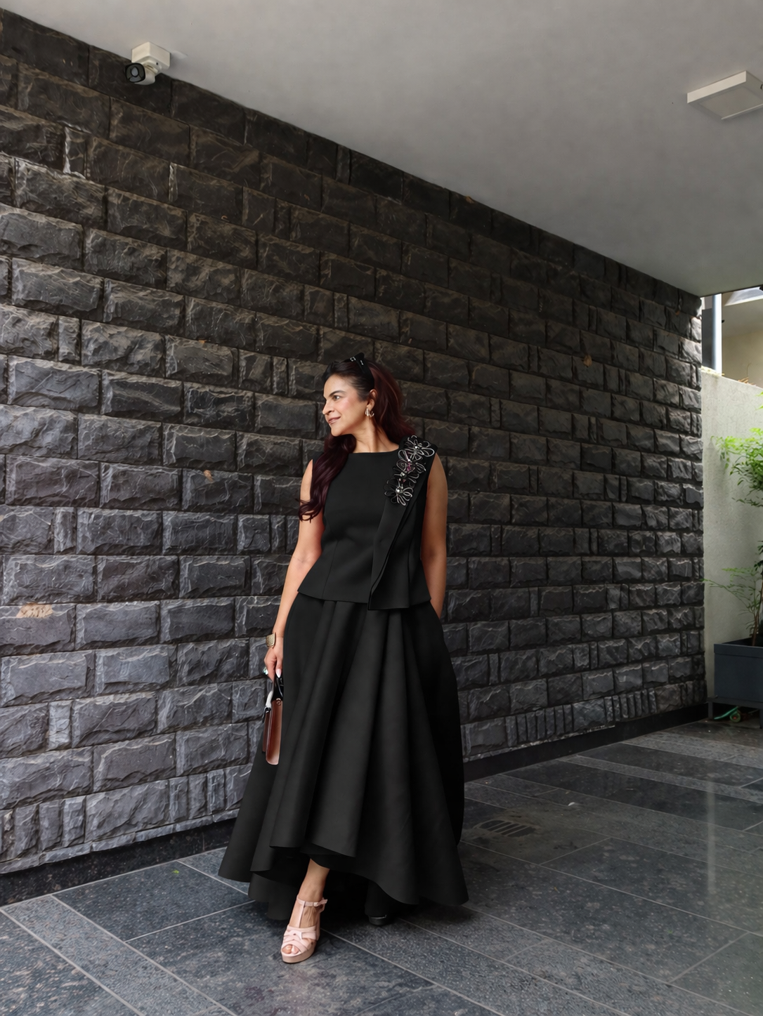 Embroidered Overlay Hi-Low Skrit set in Black