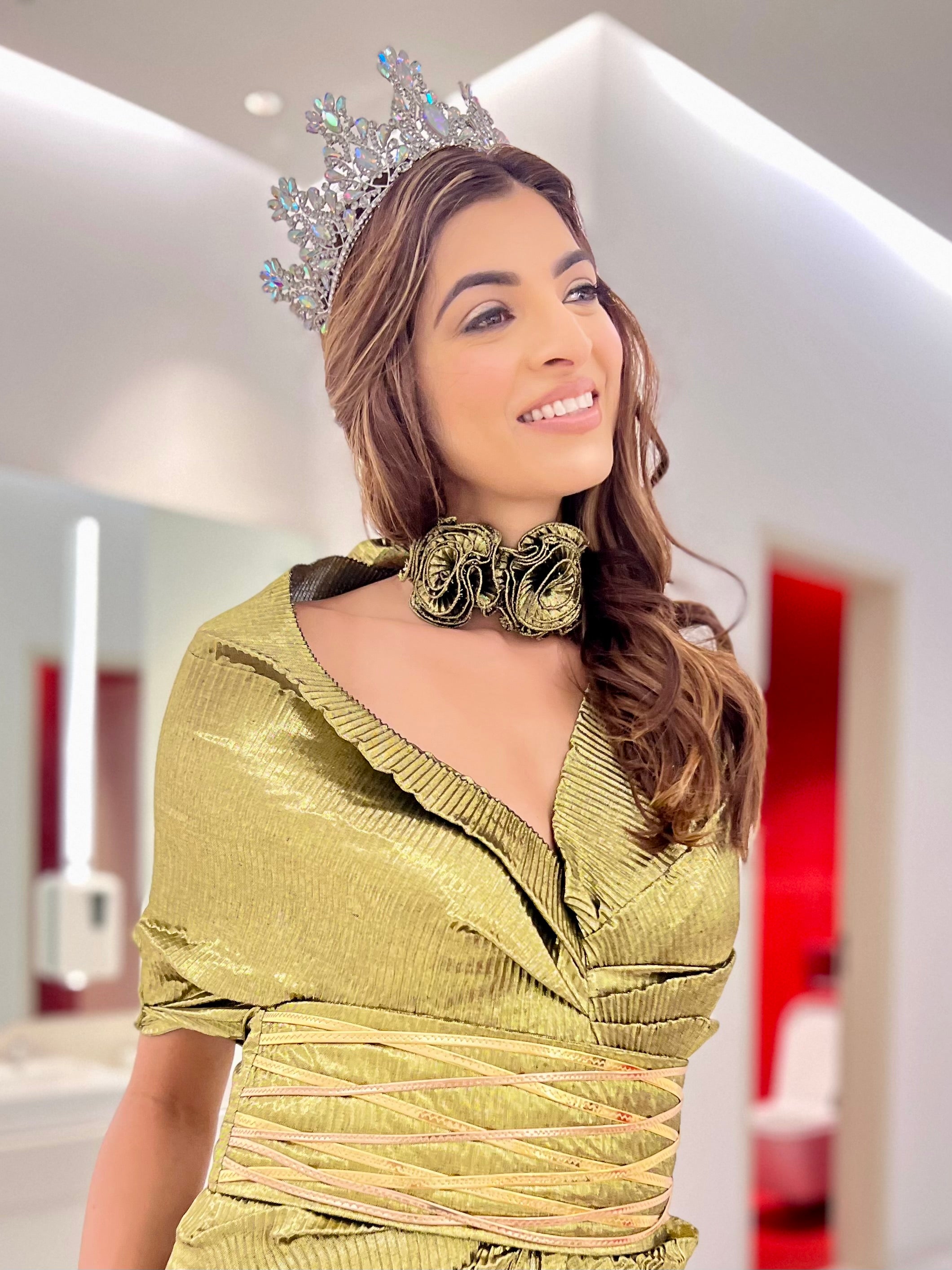 Cosmo floral choker in citron green