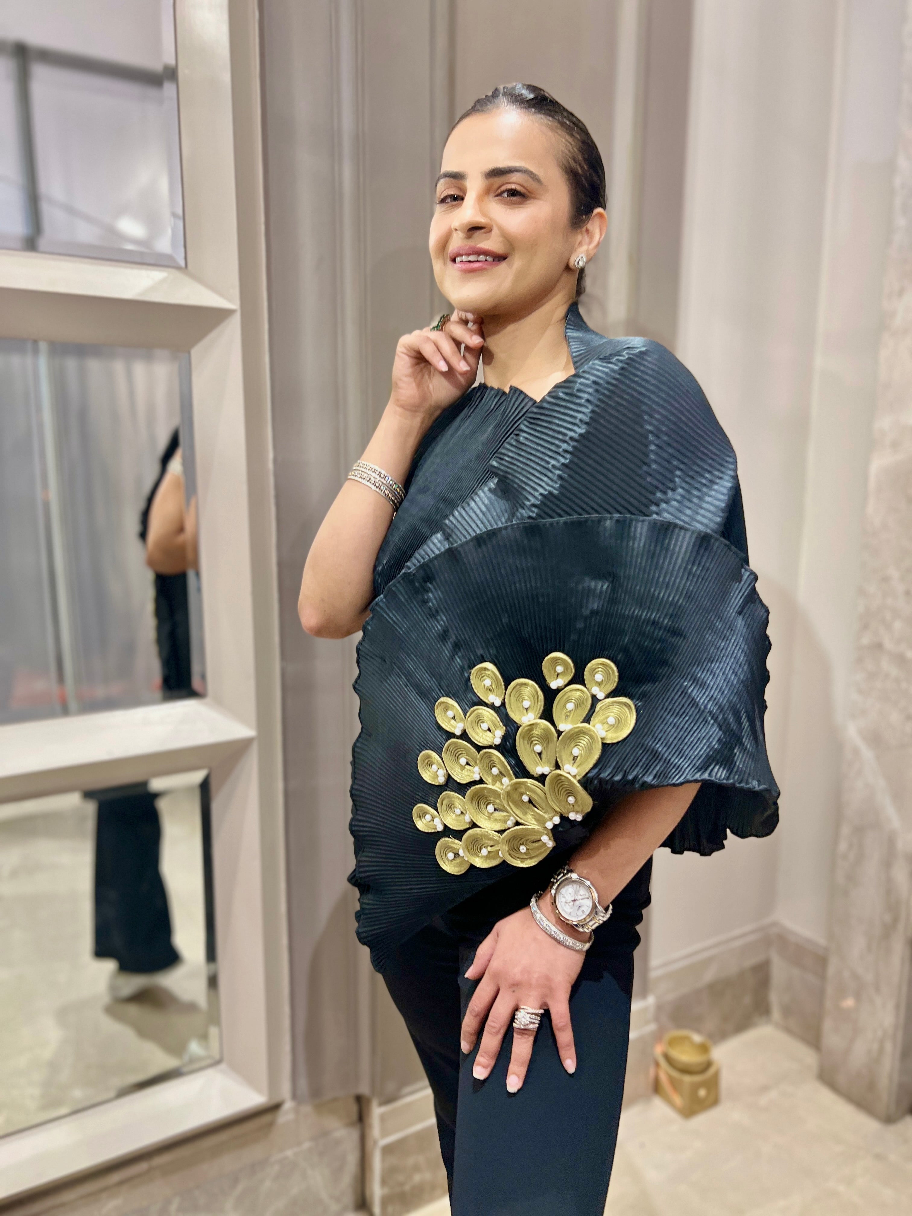 Black lunar bloom top