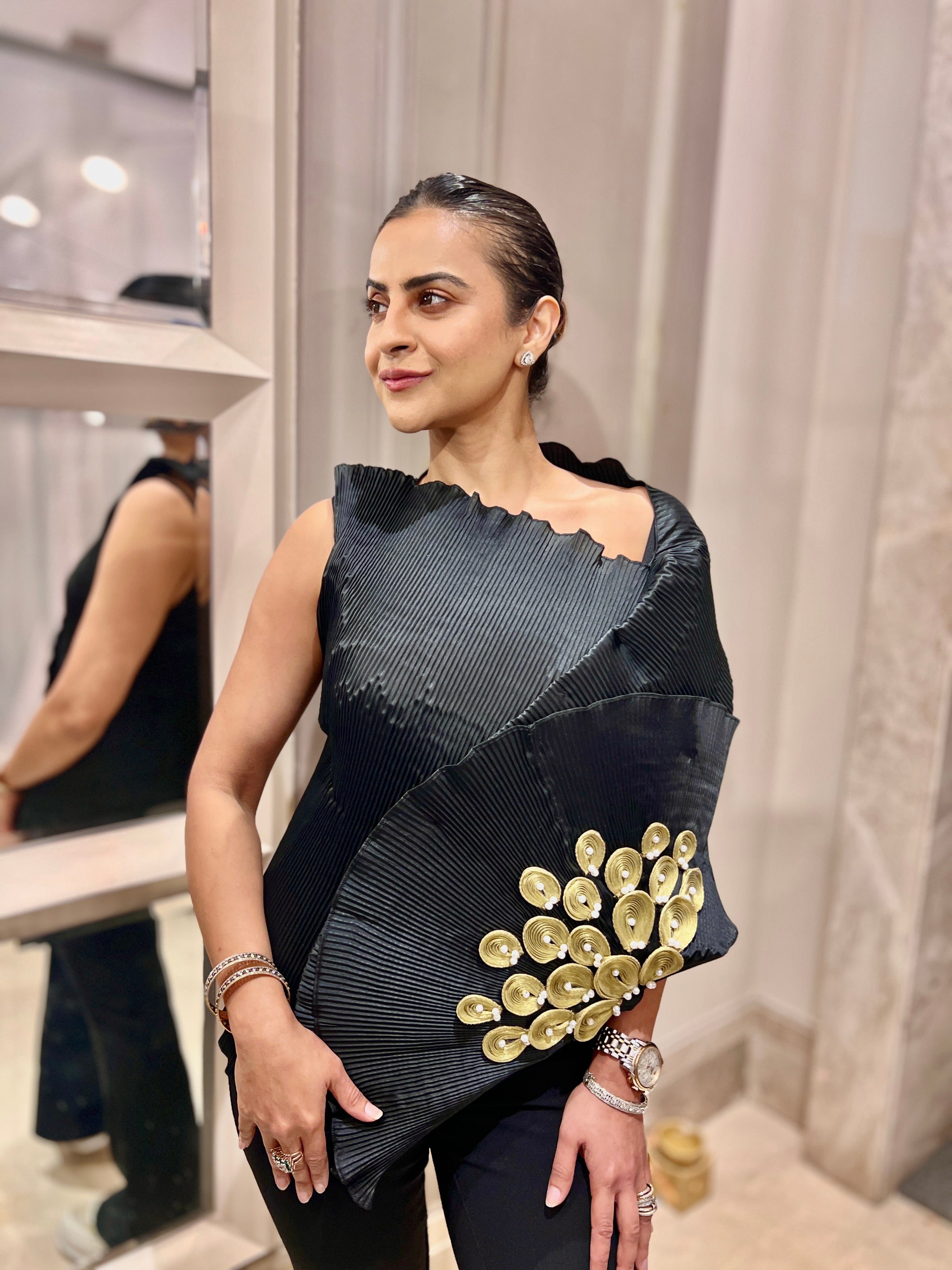 Black lunar bloom top