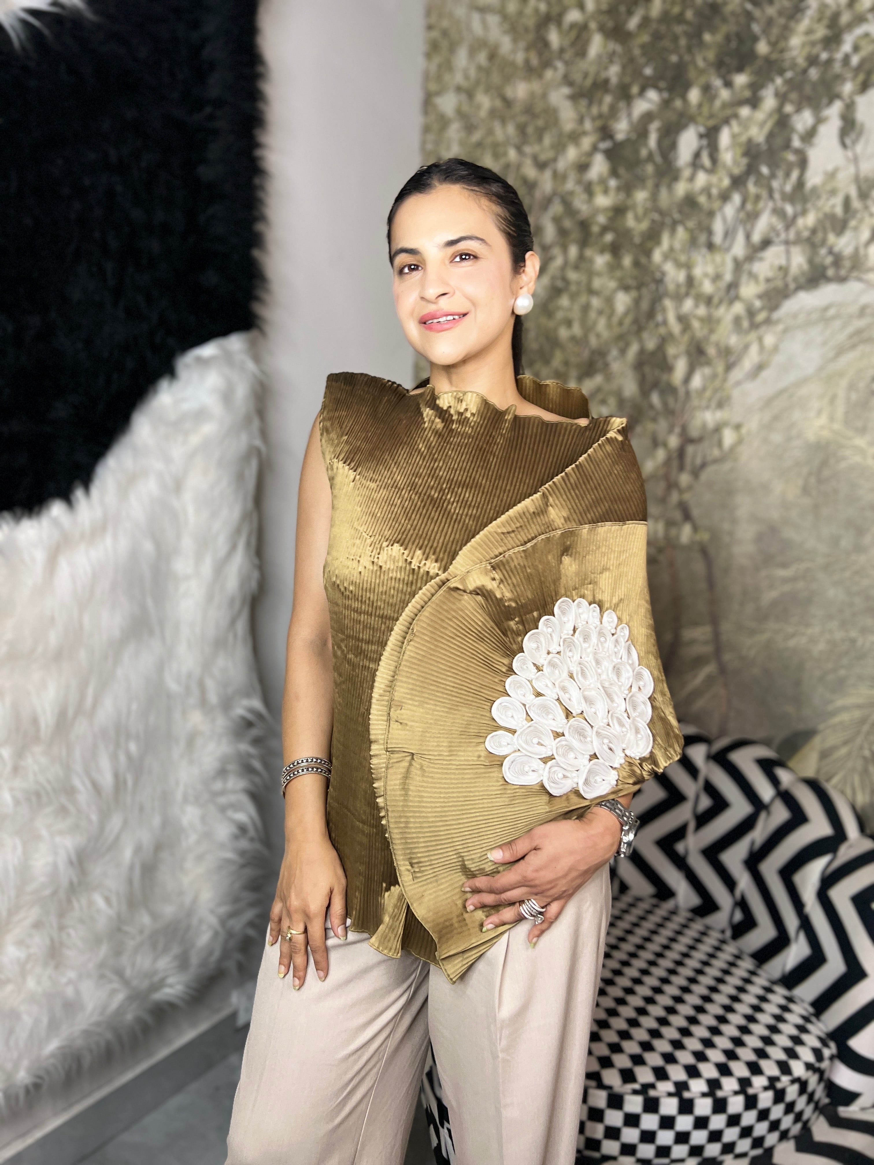 Champagne lunar bloom top