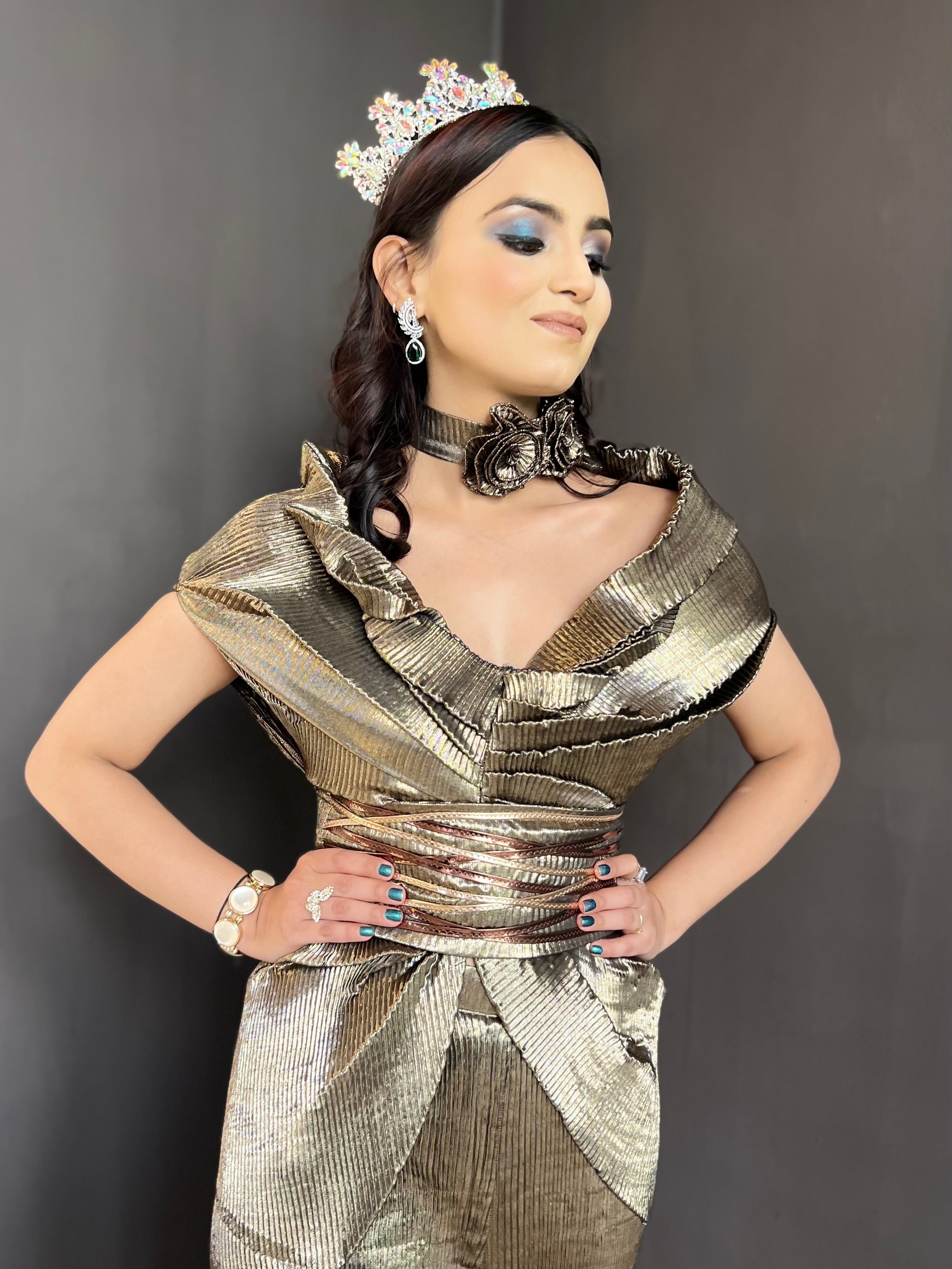 Cosmo floral choker in antique gold