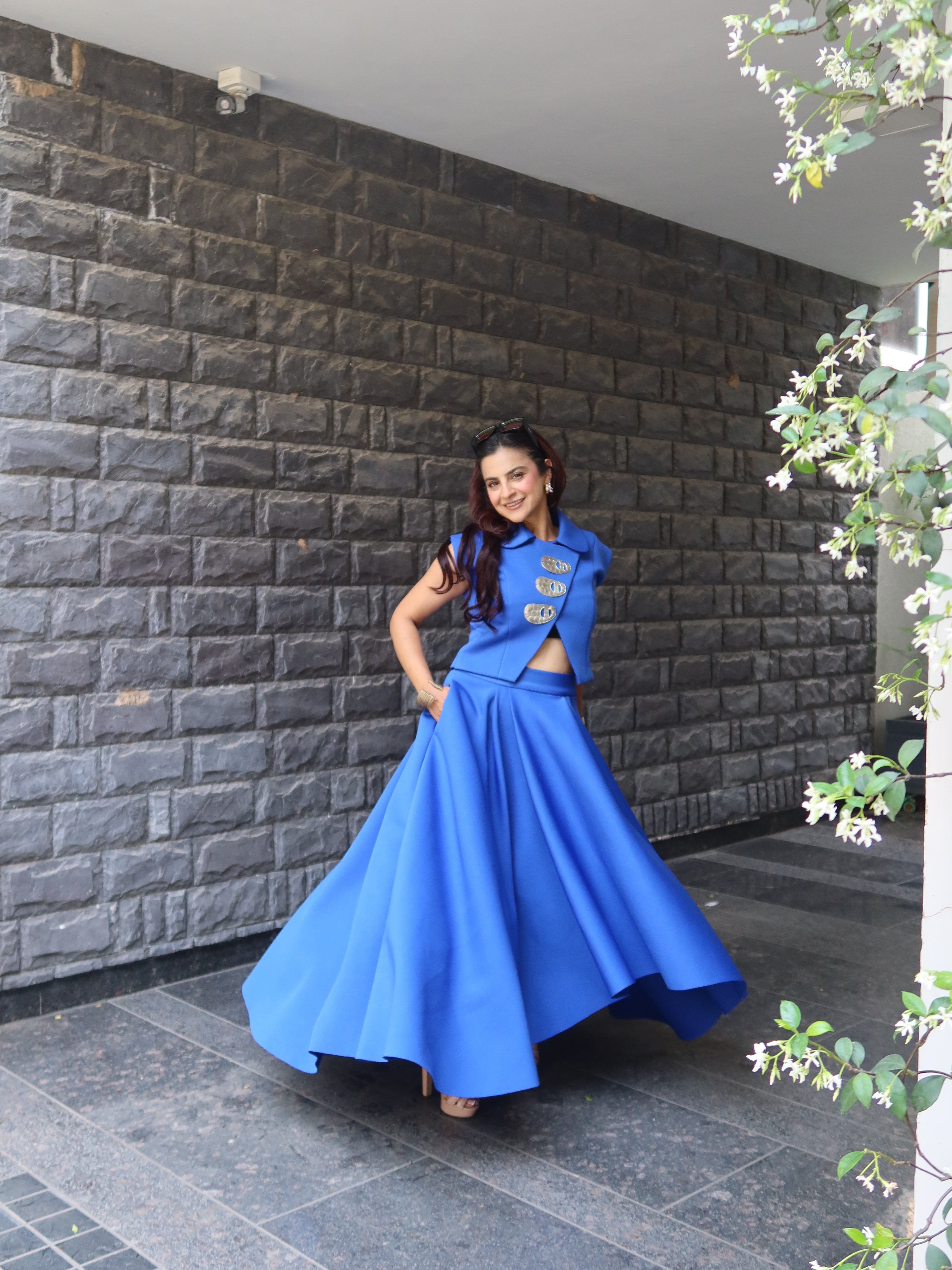 Crest Hi-Low Skirt Set in Royal Blue