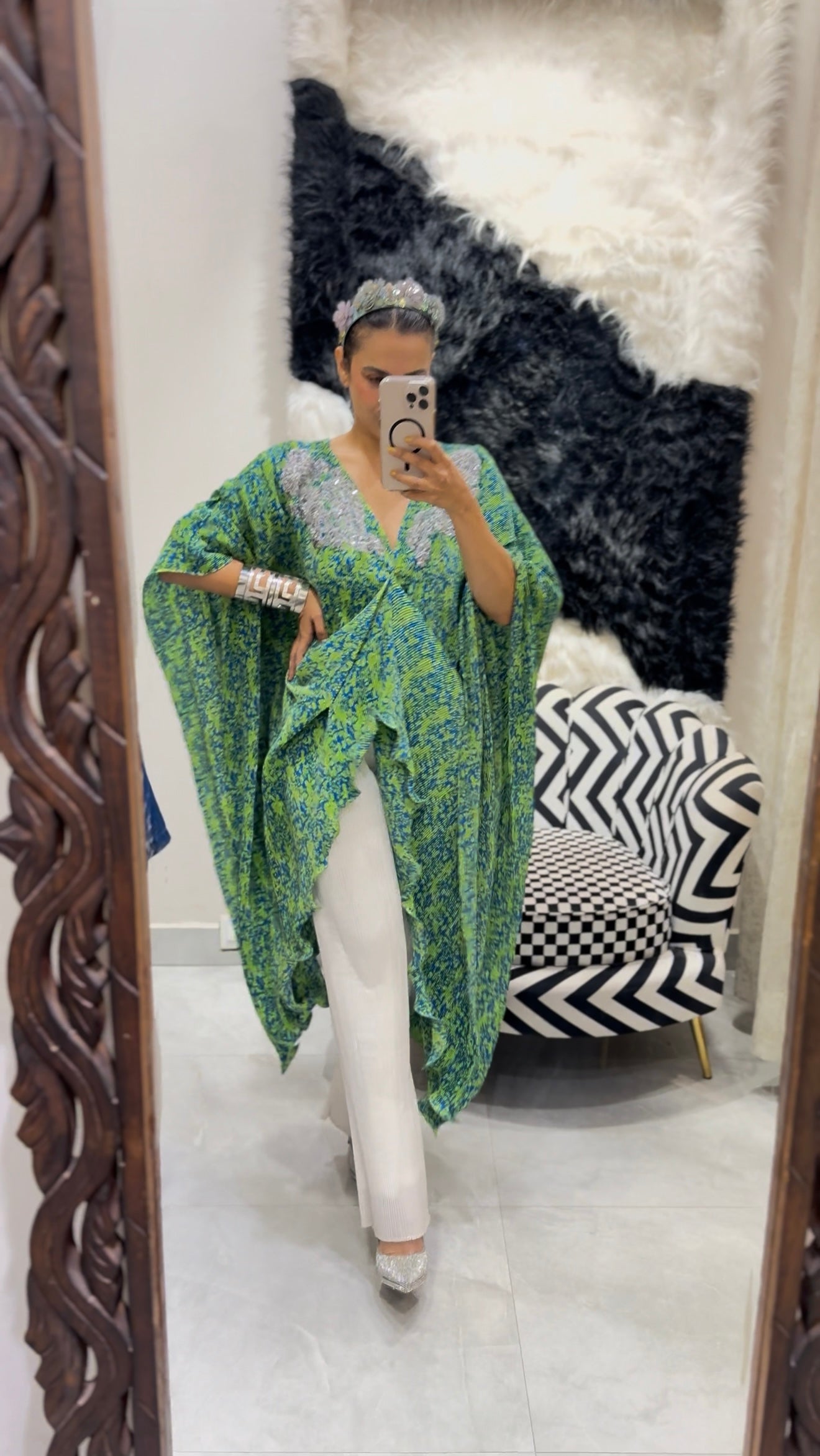 Chartreuse mood V neck embroidered kaftan