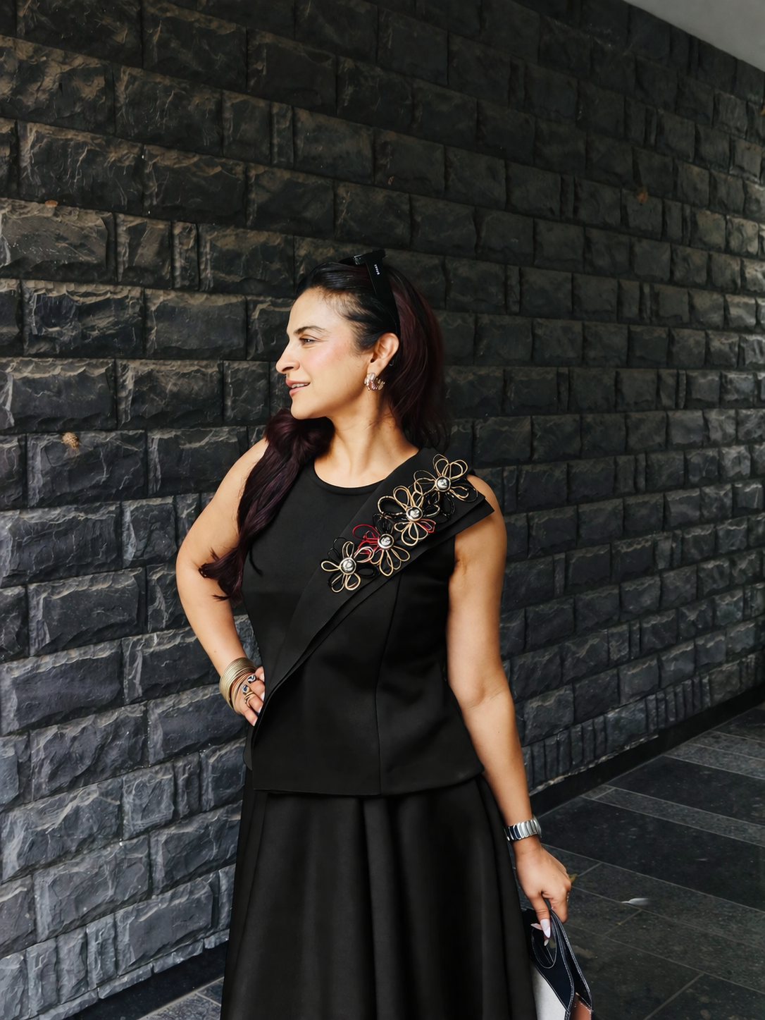 Embroidered Overlay Hi-Low Skrit set in Black
