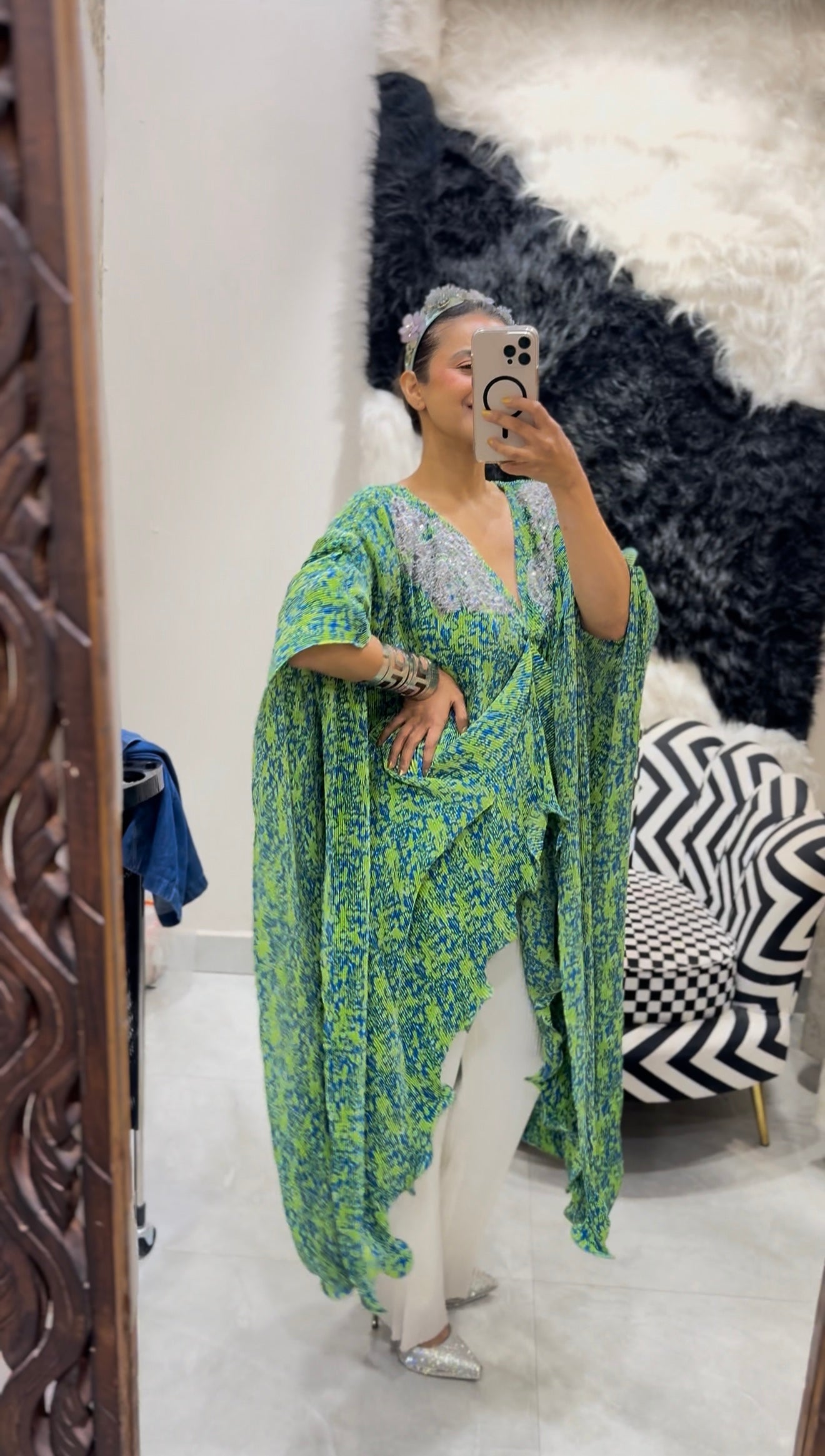 Chartreuse mood V neck embroidered kaftan