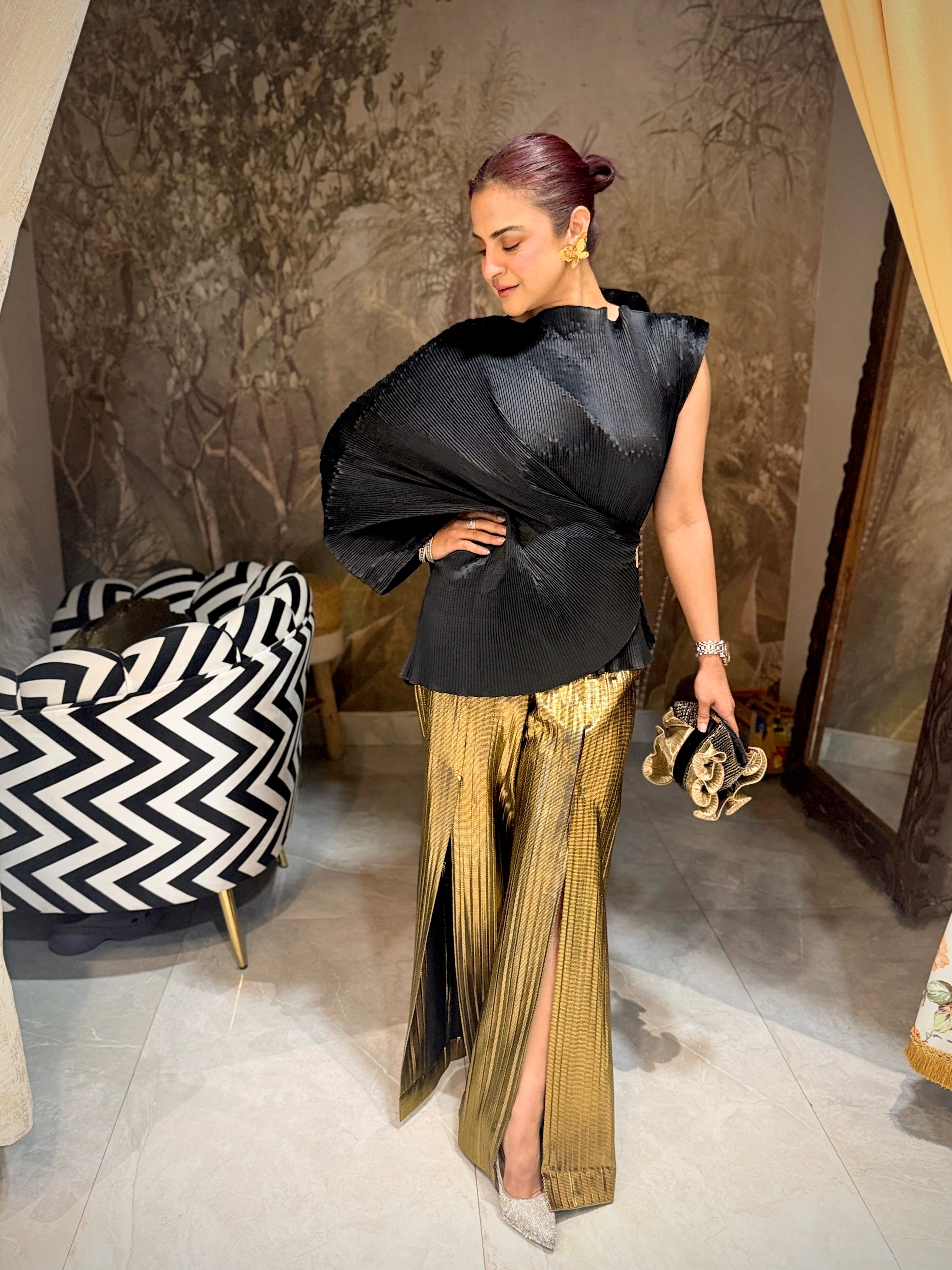 Midnight Buckle Lunar Bloom Set in Black and Golden