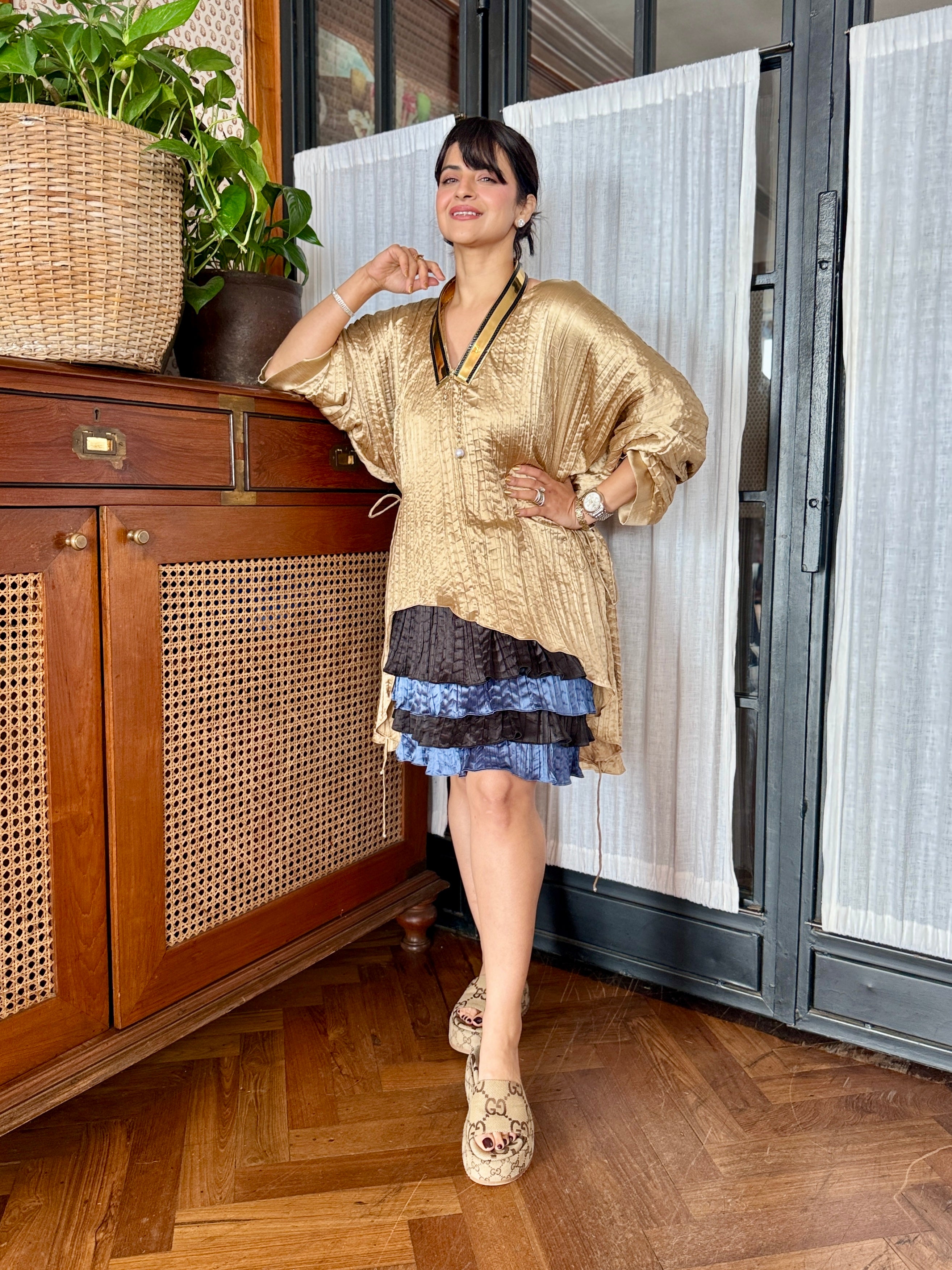 Gold flow illusion collared kaftan