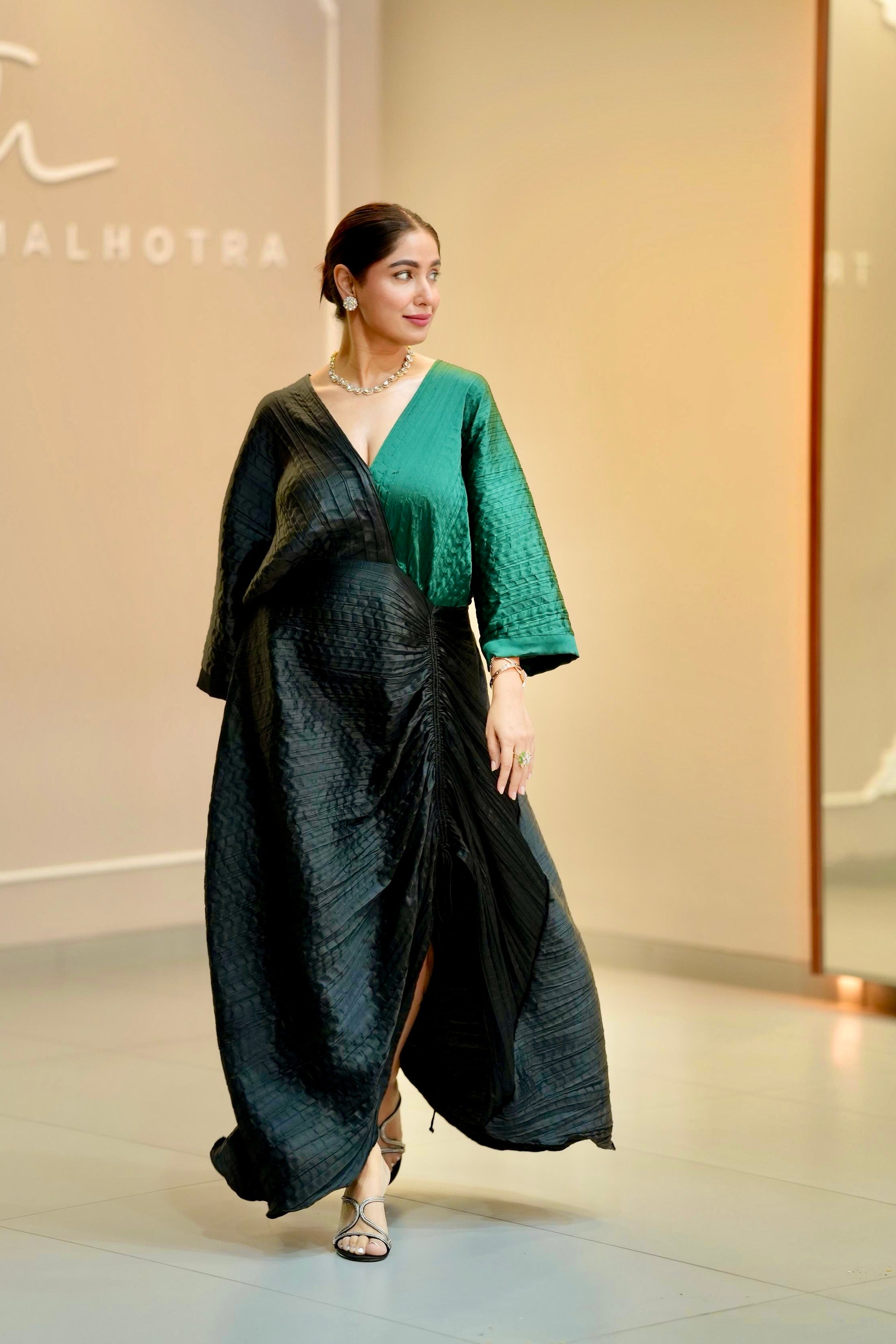 Emerald black V-neck ruched kaftan