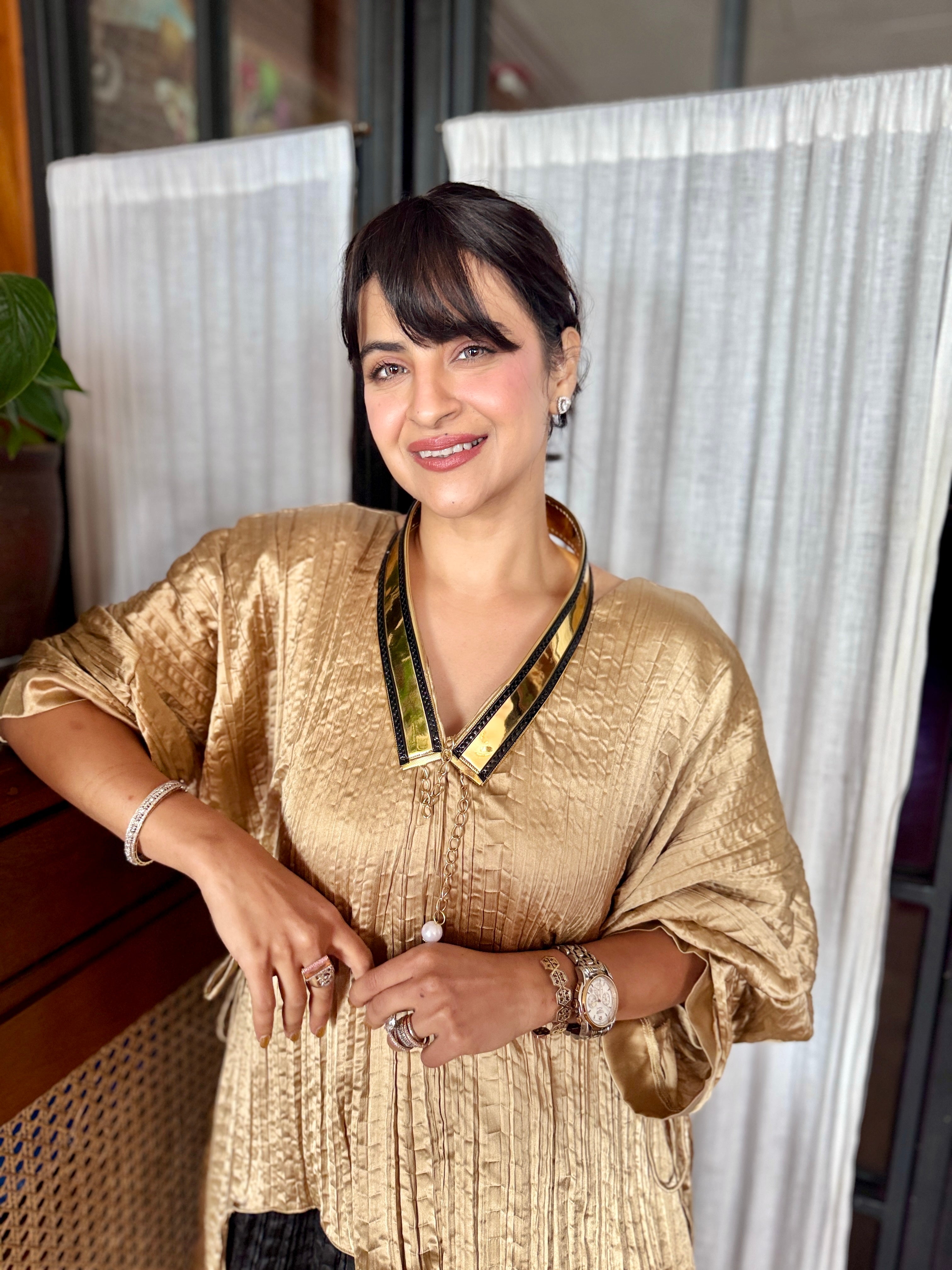 Gold flow illusion collared kaftan