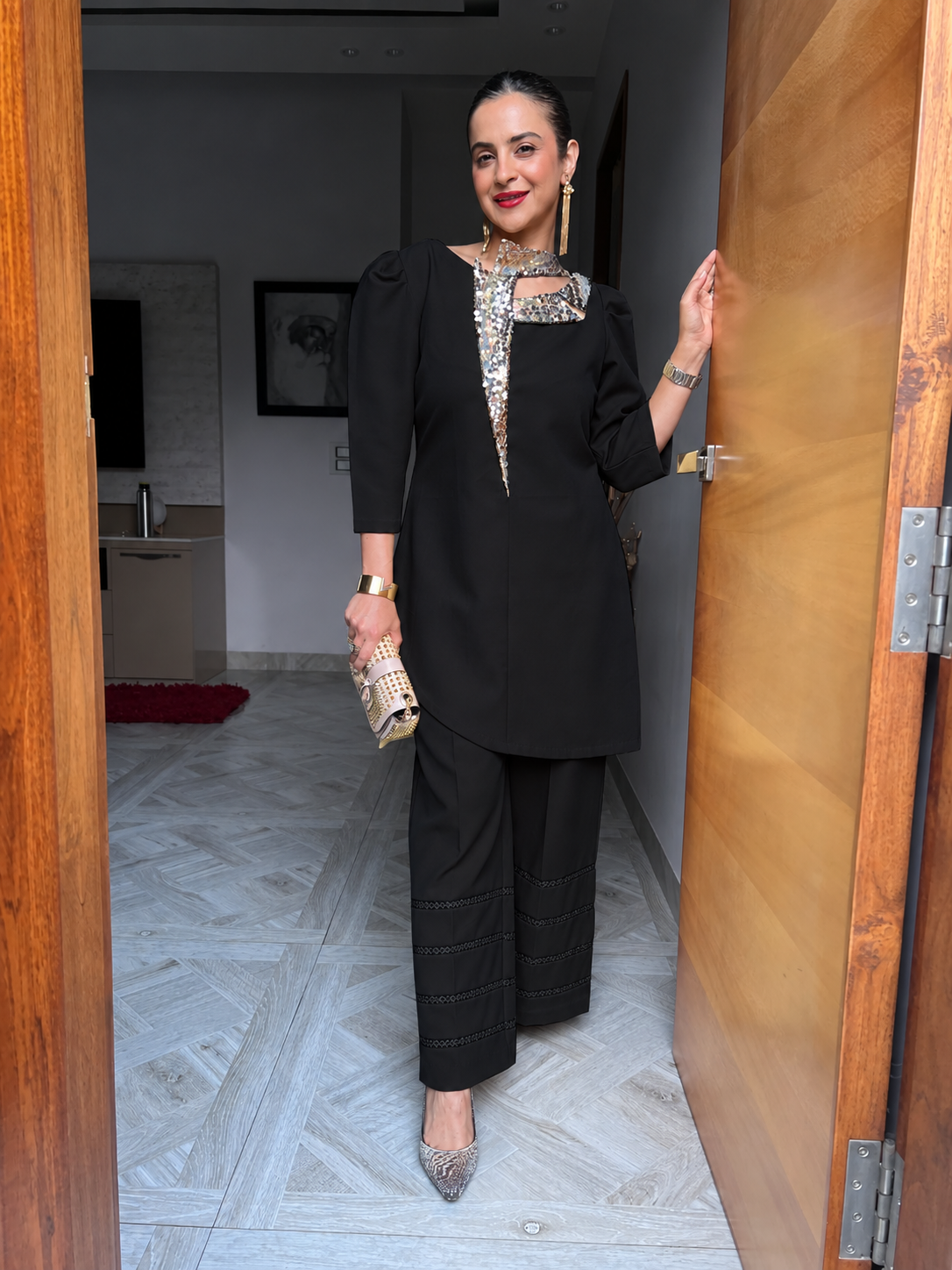 Black Co-ord set in Oomph Collar
