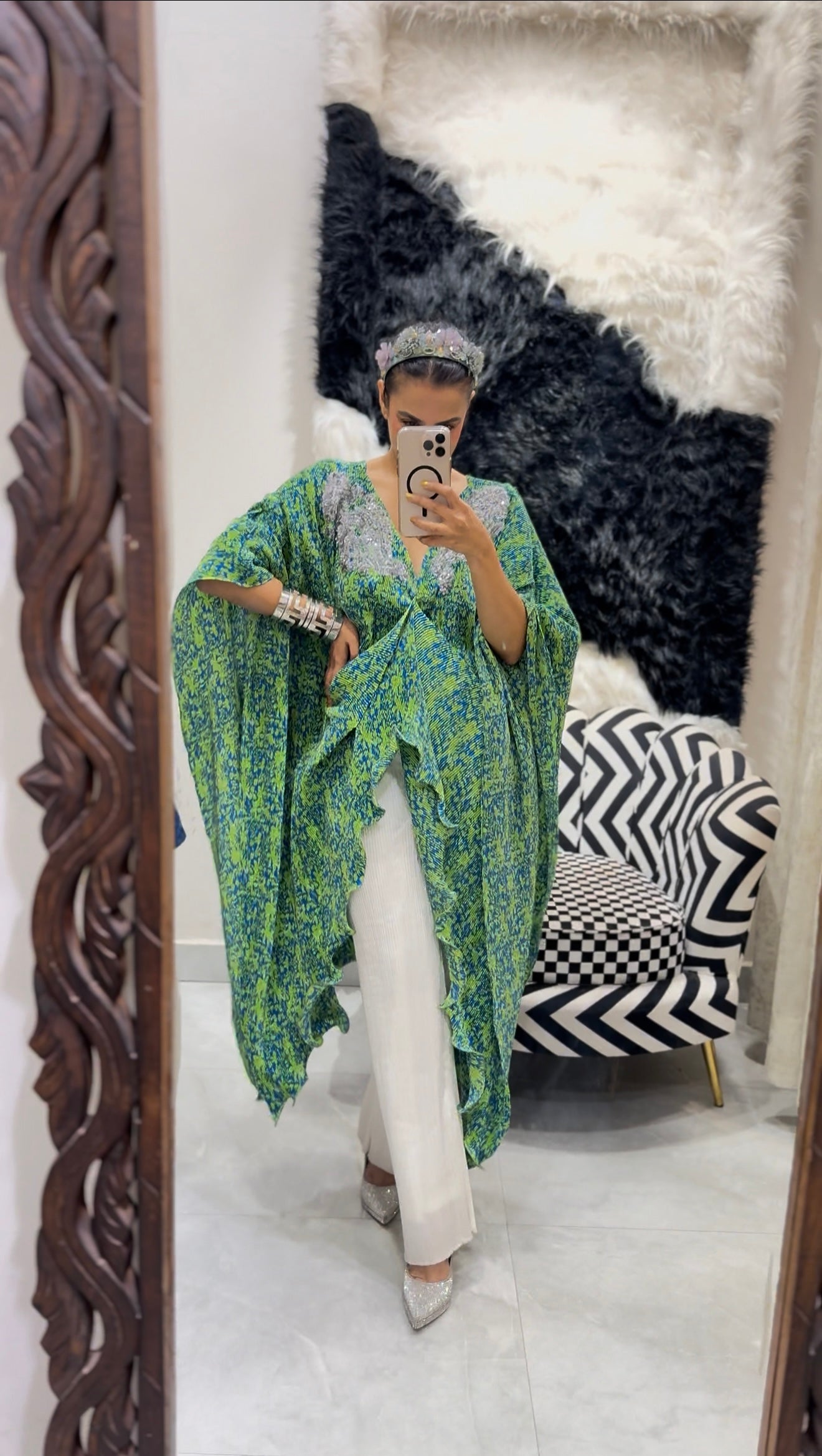 Chartreuse mood V neck embroidered kaftan