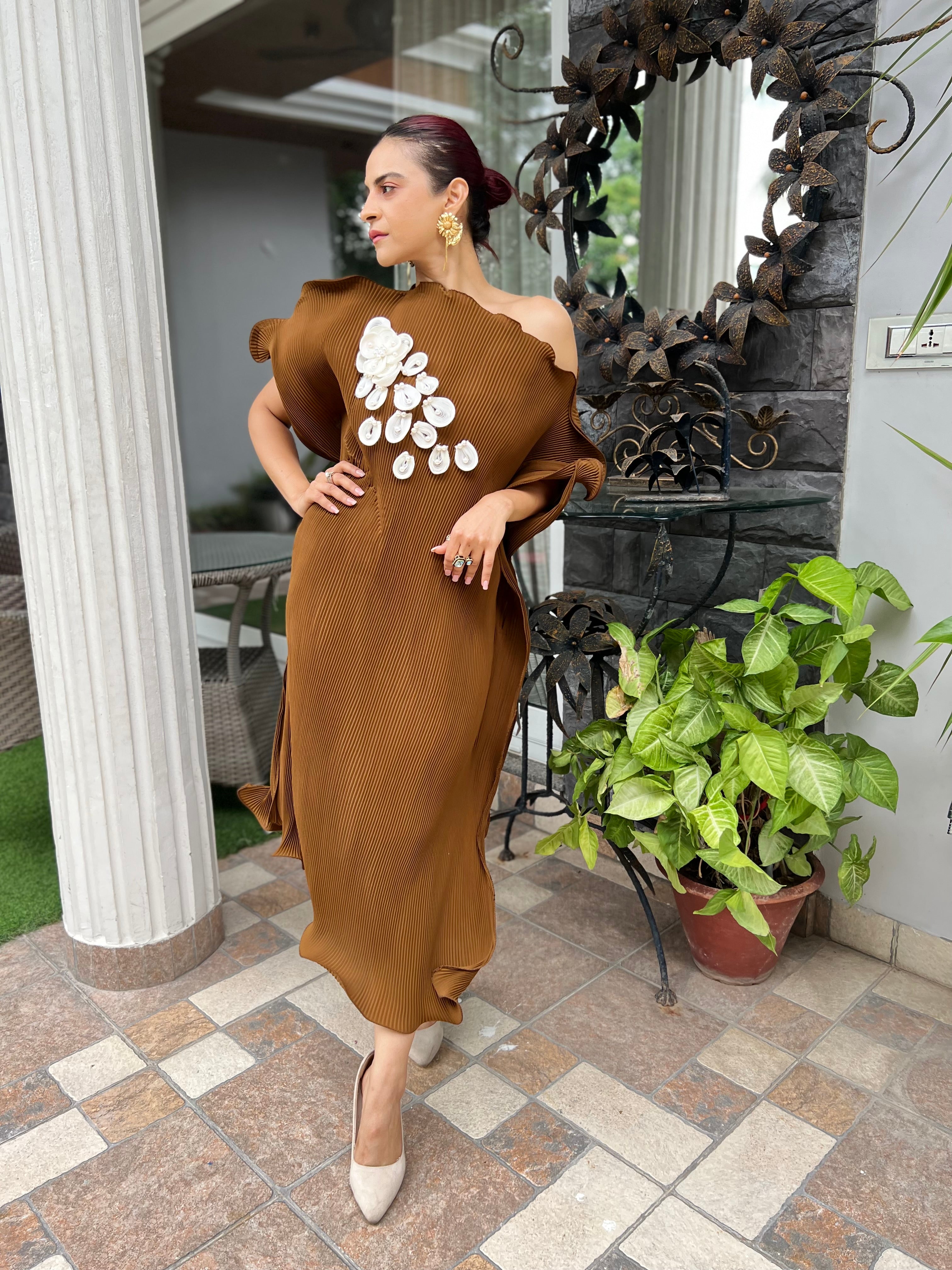 Kaftan dress with embroidery in Luxe Amber