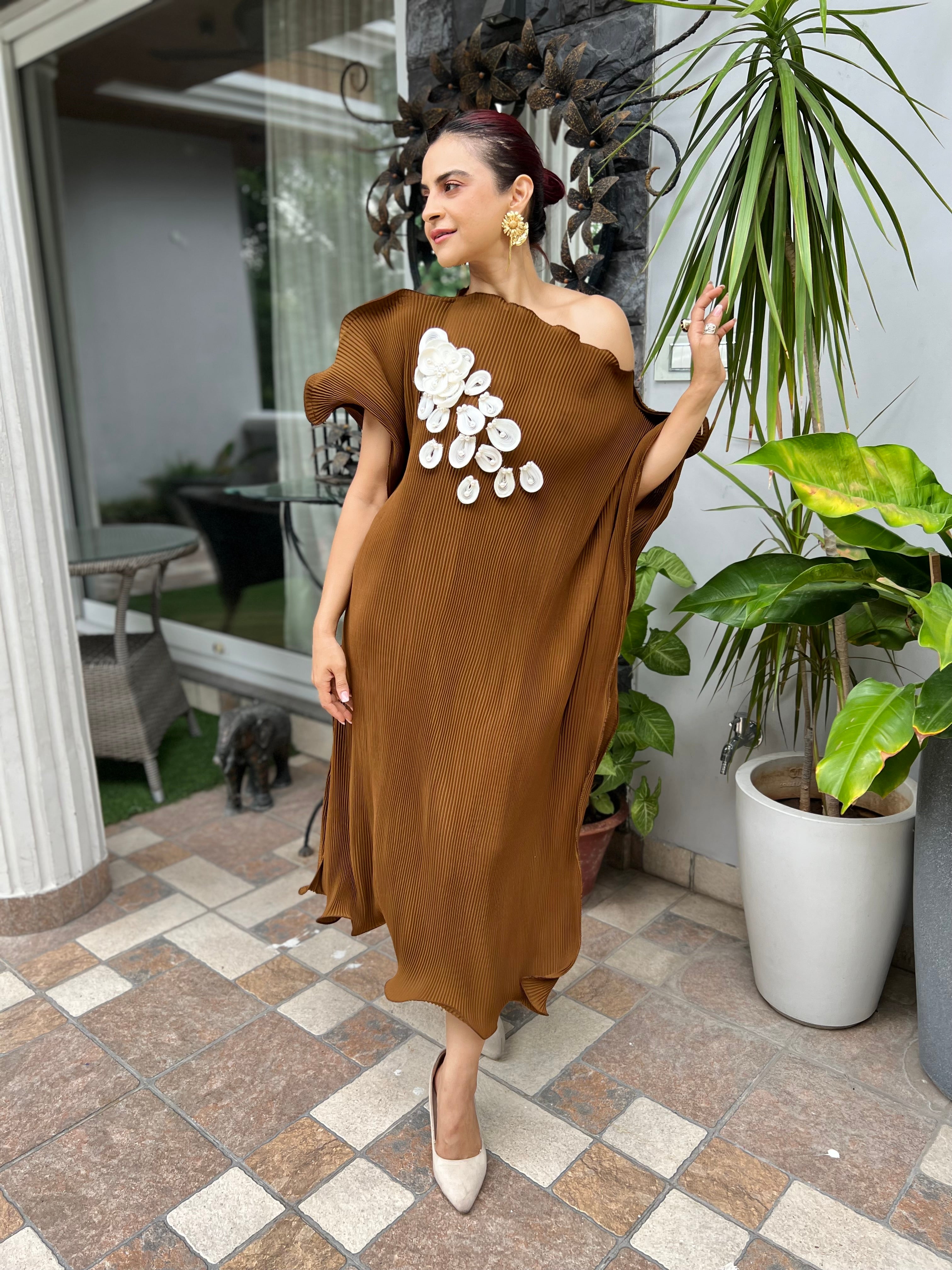Kaftan dress with embroidery in Luxe Amber